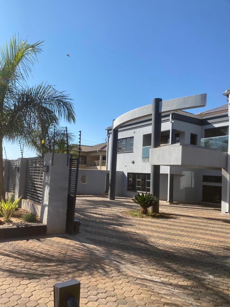 Holiday Villa Harare Buitenkant foto