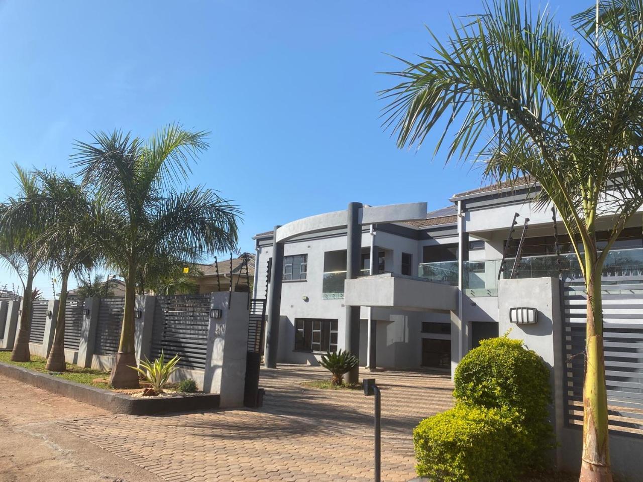 Holiday Villa Harare Buitenkant foto