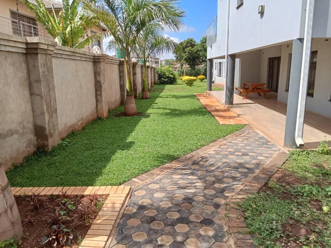 Holiday Villa Harare Buitenkant foto
